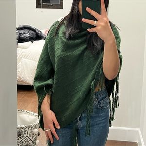 🔳 Hunter green poncho